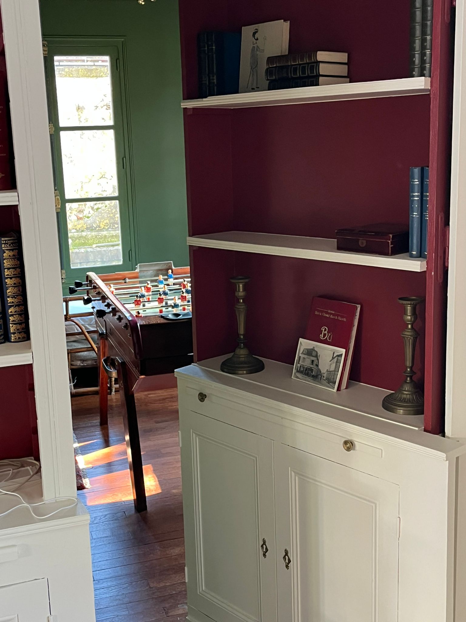 Bibliothèque bordeaux et babyfoot — Prieuré Saint-Bû