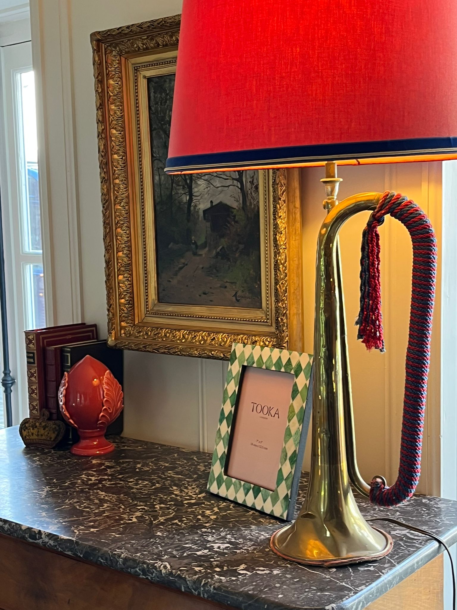 Lampe bugle laiton · tableau doré