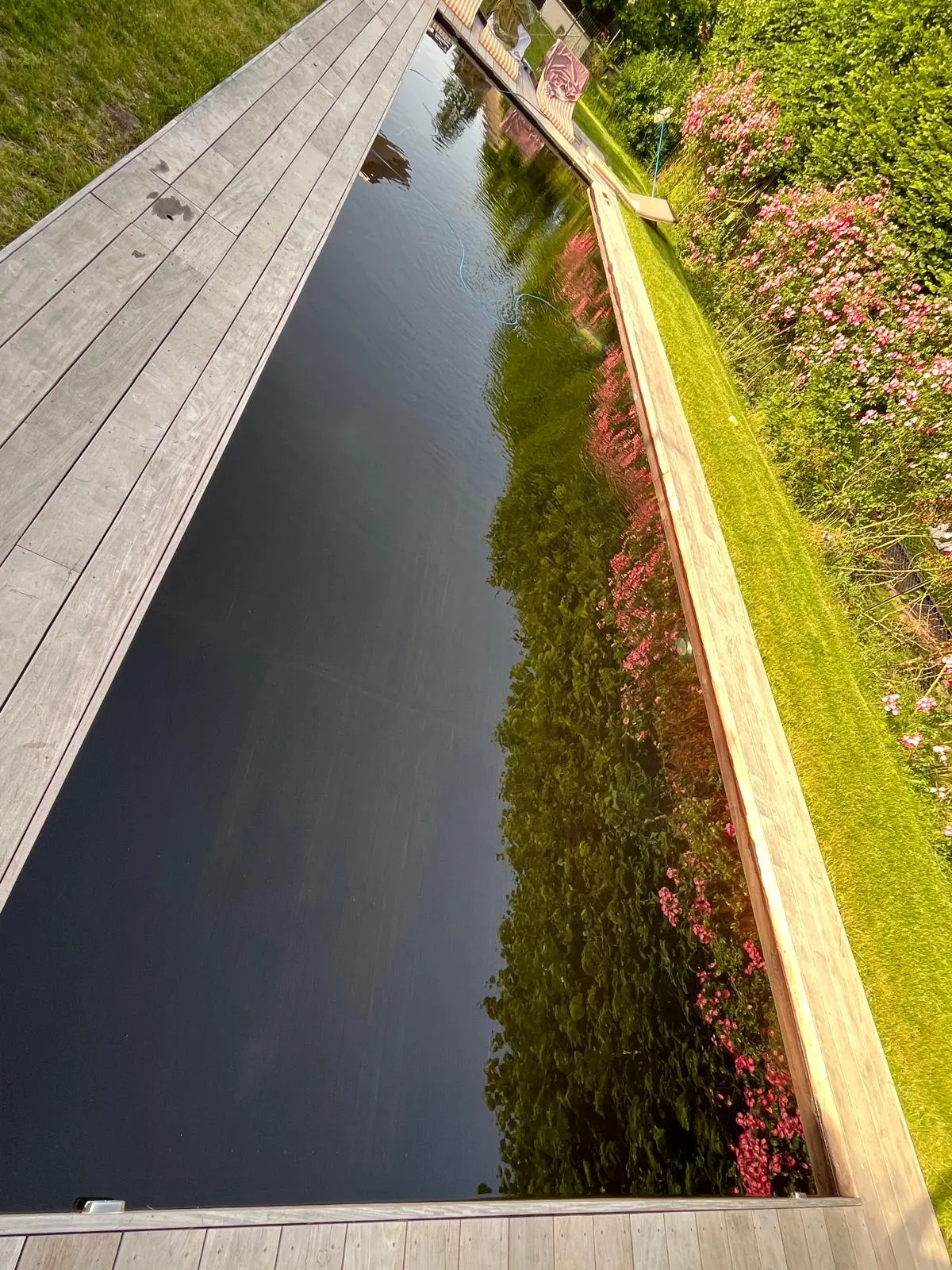Piscine couloir de nage, terrasse en bois — Prieuré Saint-Bû