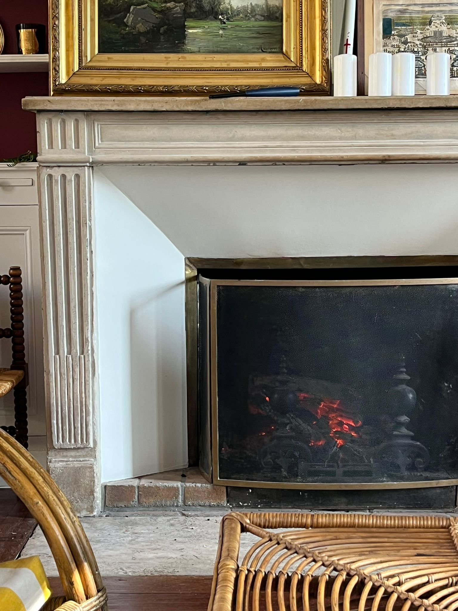 Salon cheminée marbre — Prieuré Saint-Bû